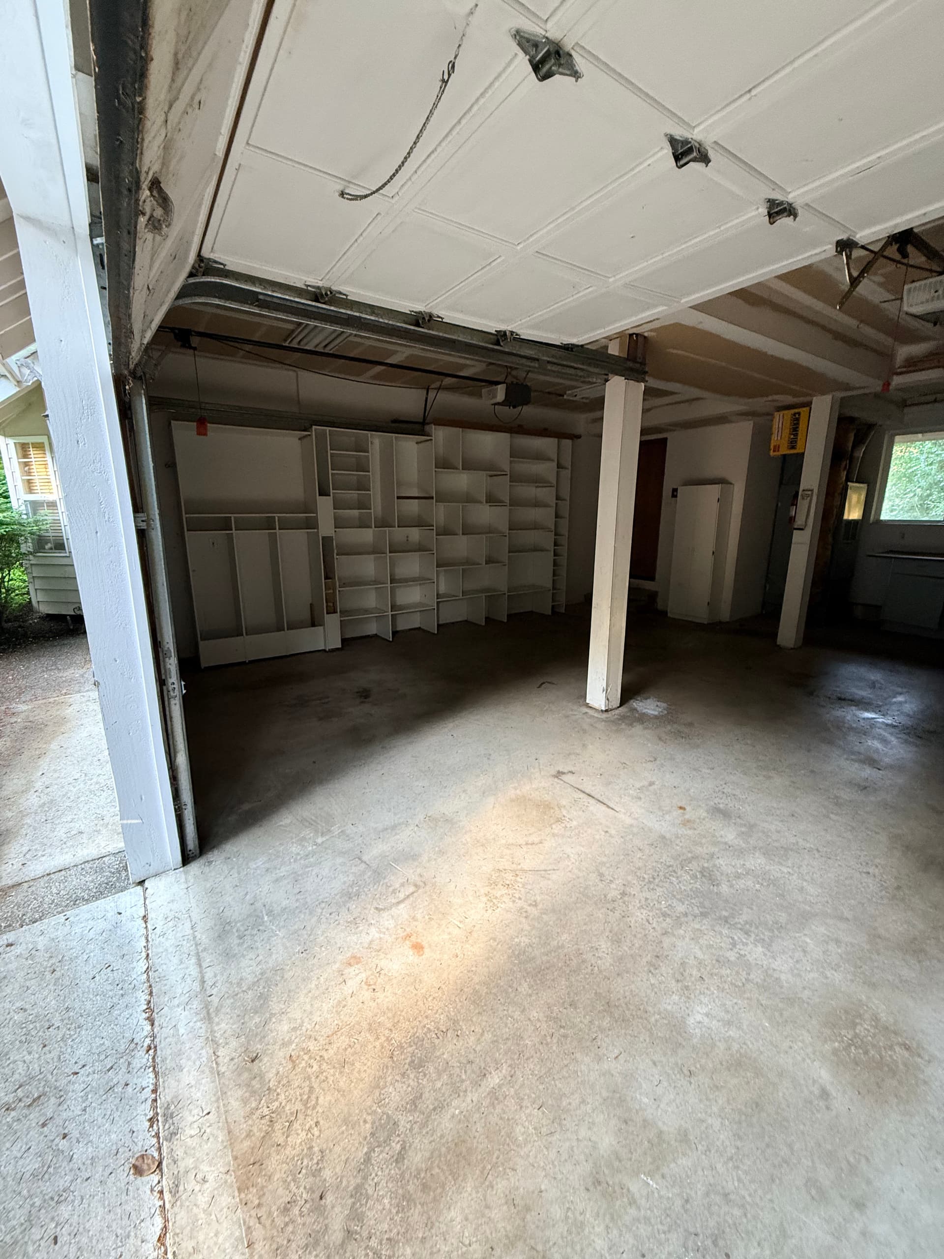 Gallery photos for Whole Home Real Estate Cleanout Including a Heavy Piano: Image #3